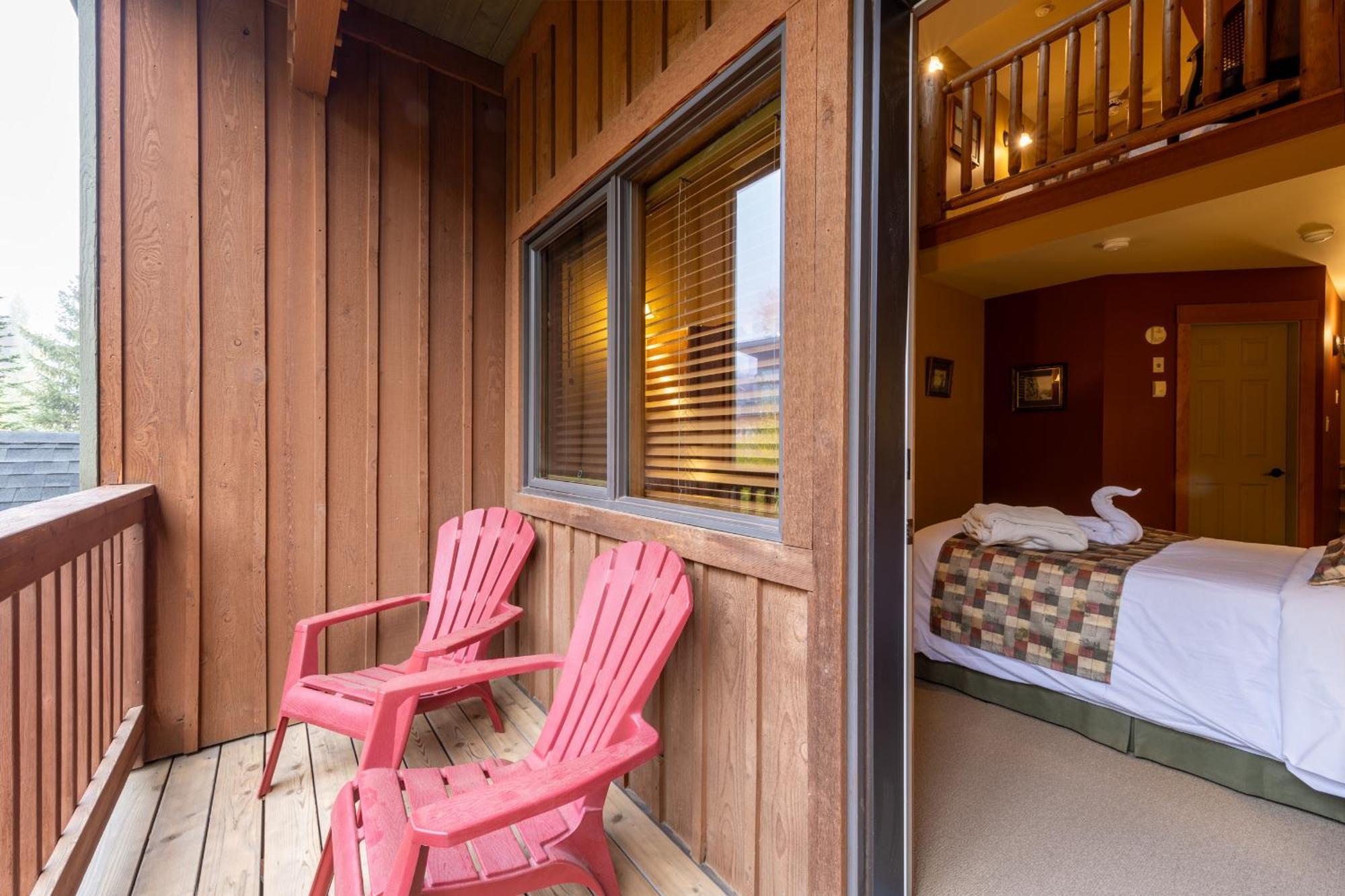 Vagabond Lodge At Kicking Horse Golden Exterior foto