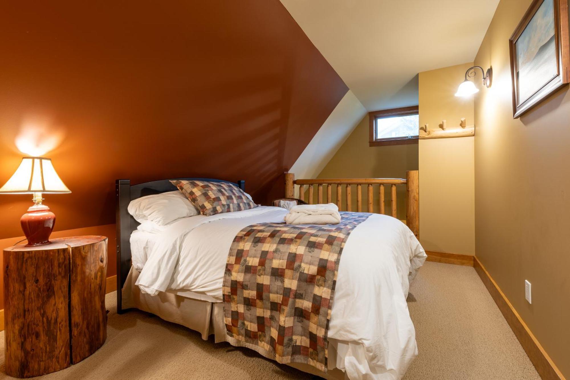 Vagabond Lodge At Kicking Horse Golden Exterior foto