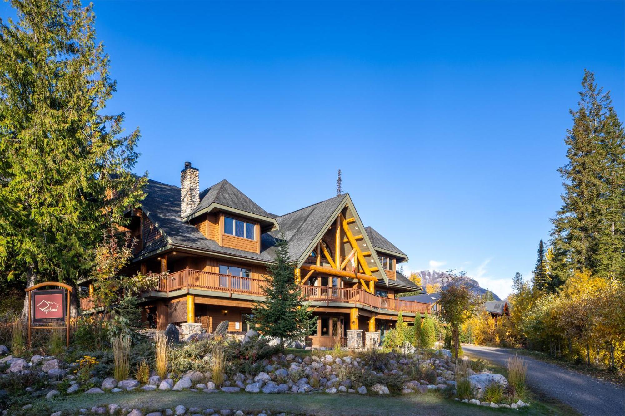 Vagabond Lodge At Kicking Horse Golden Exterior foto