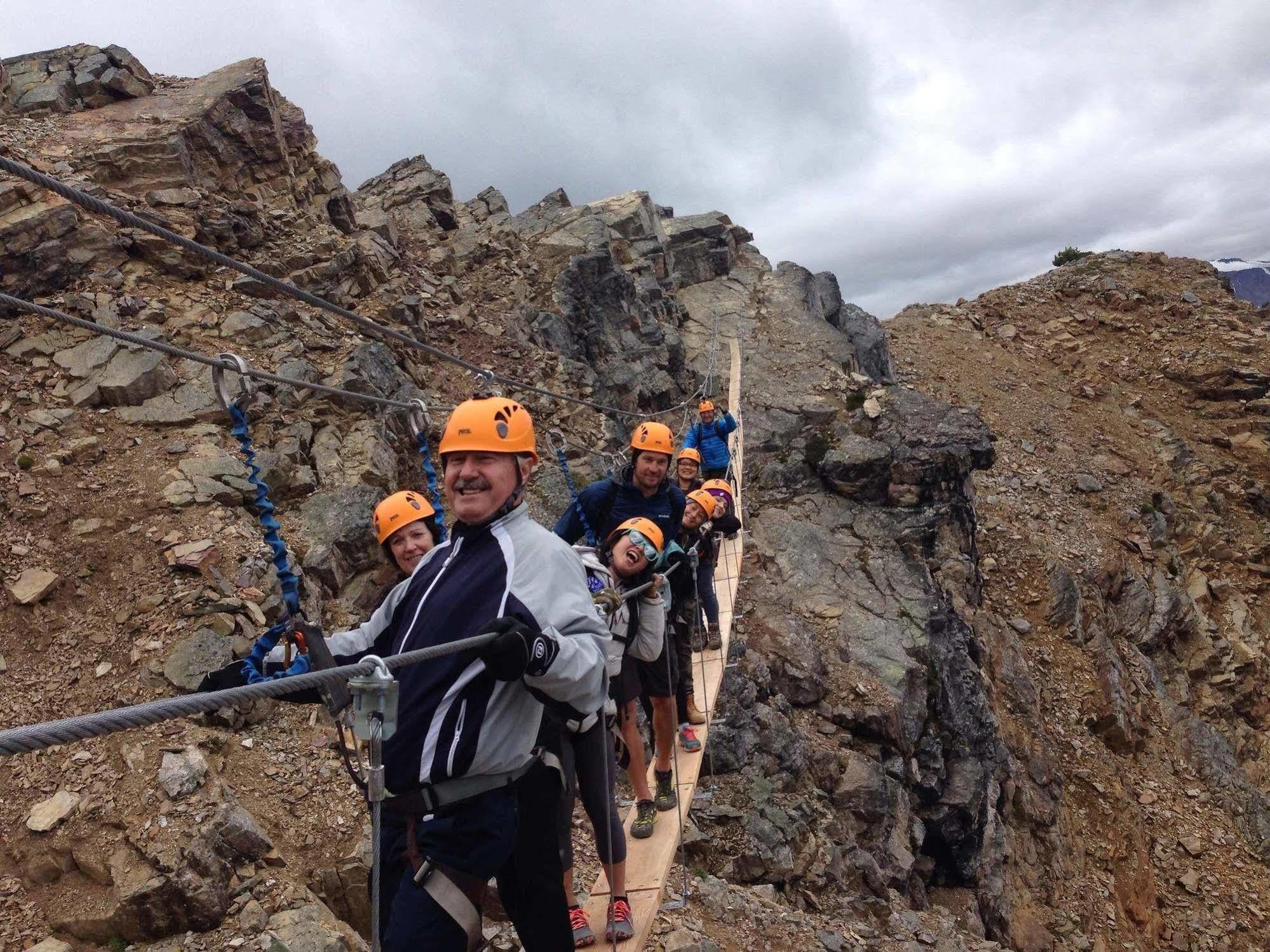 Vagabond Lodge At Kicking Horse Golden Exterior foto